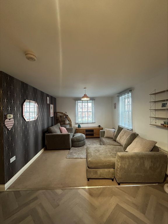 2 bed flat for sale in Great Denham, Bedford MK40, £70,000