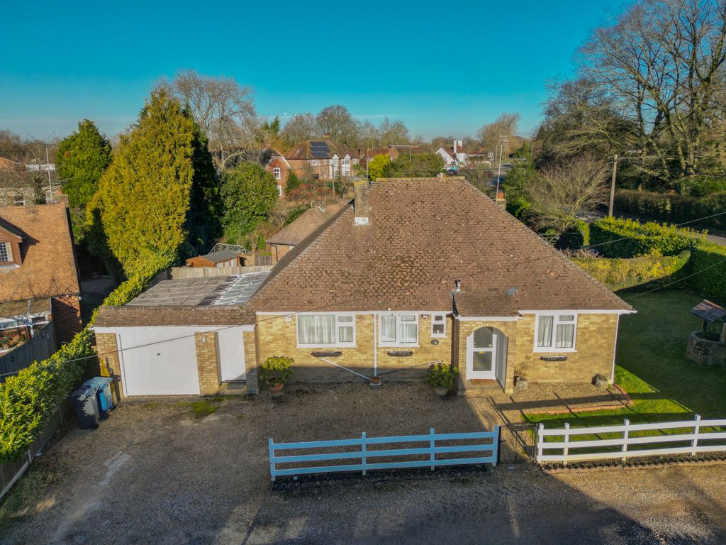 2 bed bungalow for sale in School Close, Cryers Hill, High Wycombe HP15, £600,000