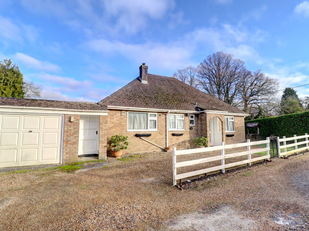 2 bed bungalow for sale in School Close, Cryers Hill, High Wycombe HP15, £600,000