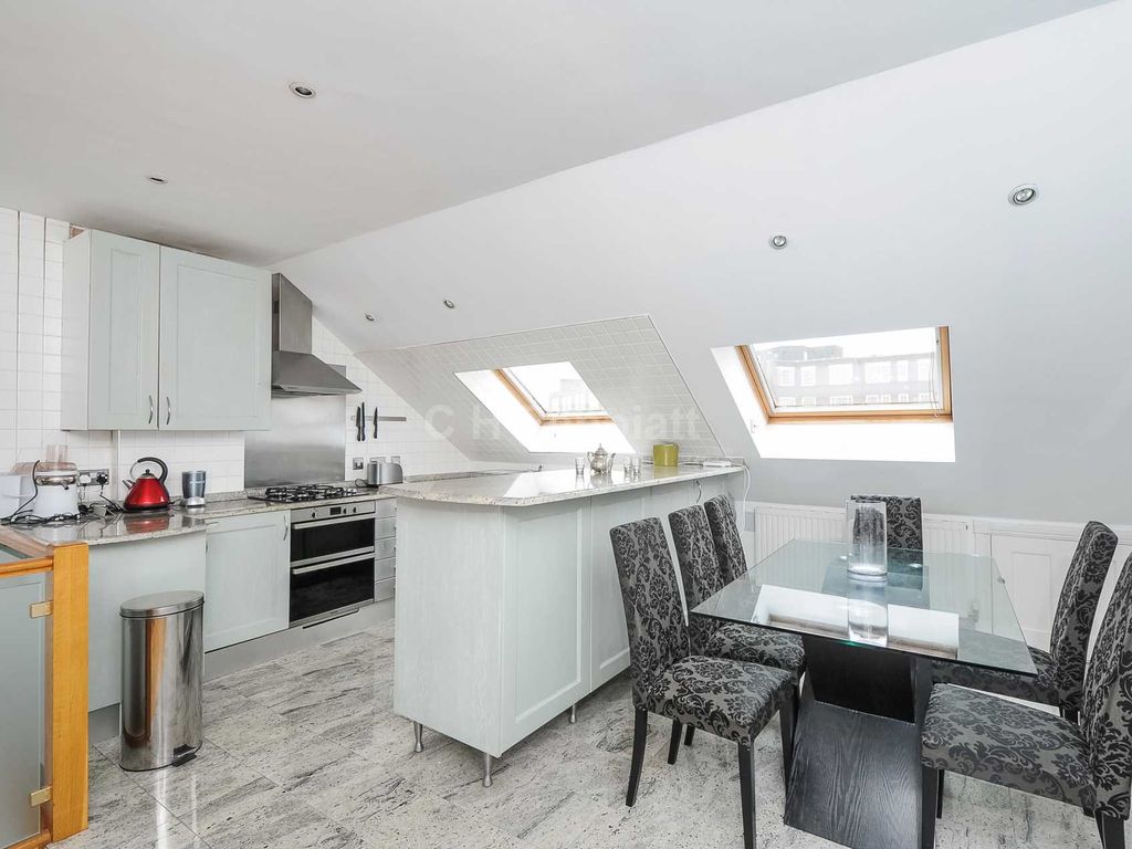2 bed flat for sale in Haverstock Hill, Chalk Farm NW3, £774,999