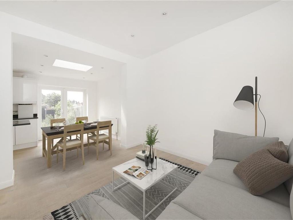 3 bed property to rent in Houston Road, Forest Hill SE23, £2,500 pcm