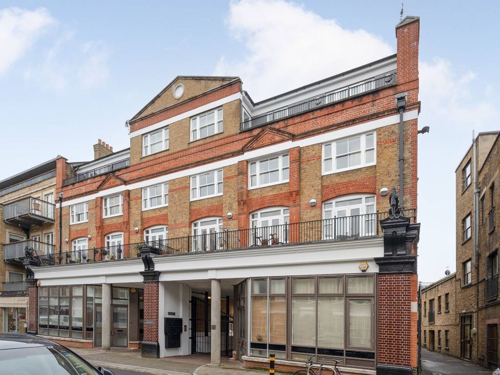 2 bed flat for sale in Bromells Road, Clapham Old Town, Clapham Old Town, London SW4, £550,000