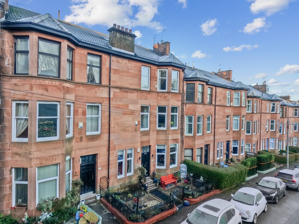 1 bed flat for sale in Camphill Avenue, Shawlands, Glasgow G41, £189,000