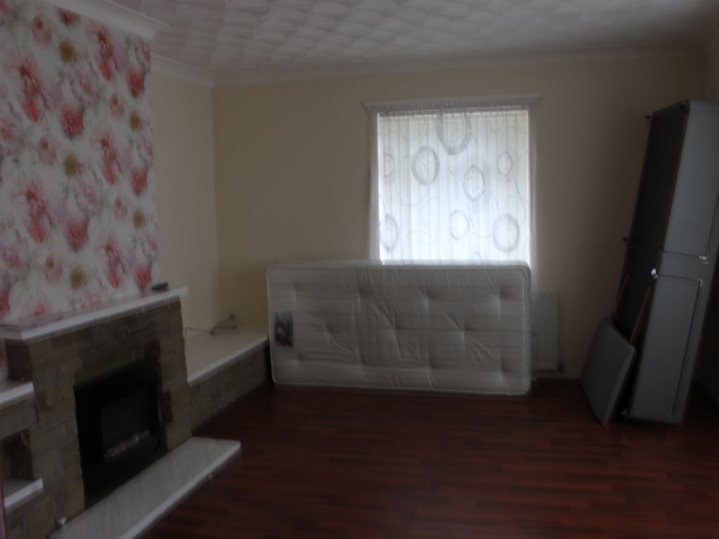 4 bed semi-detached house to rent in Parkway, Bradford BD5, £850 pcm