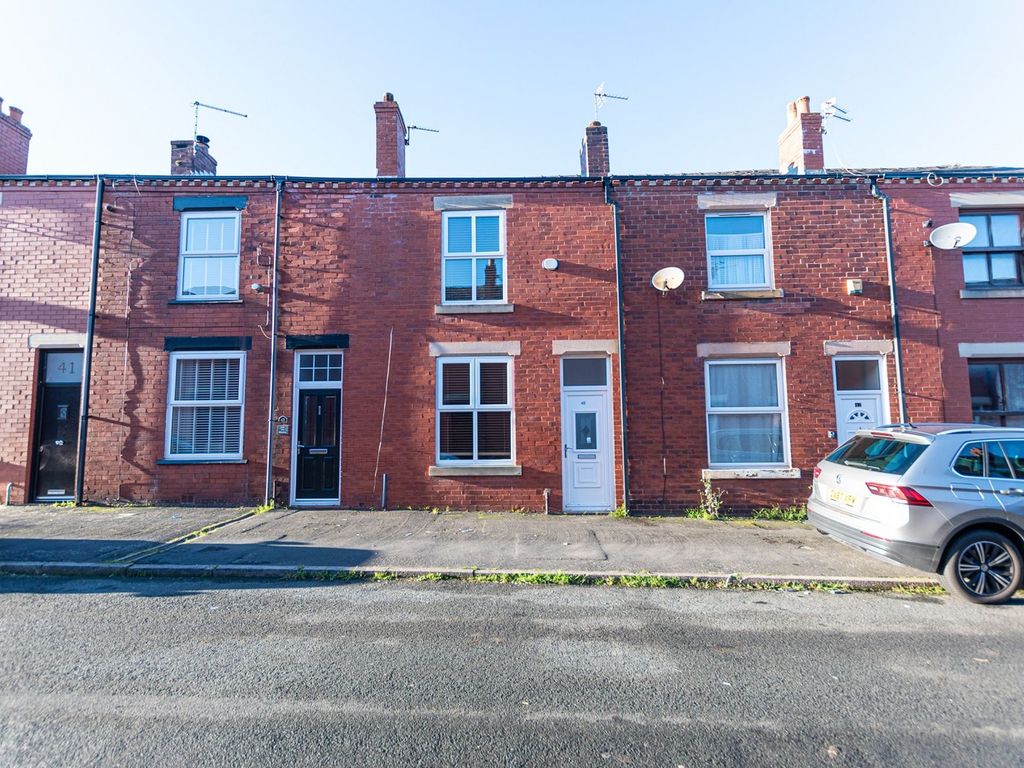 2 bed property for sale in Clifford Street, Leigh WN7, £125,000