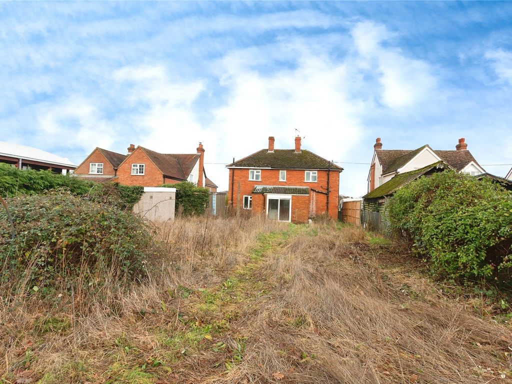3 bed detached house for sale in Baughurst Road, Baughurst, Tadley, Hampshire RG26, £400,000