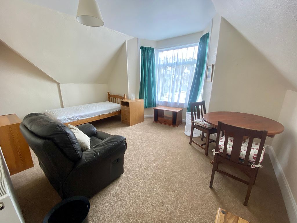 1 bed flat to rent in Flat 6, 1 Brandize Park, Okehampton EX20, £498 pcm
