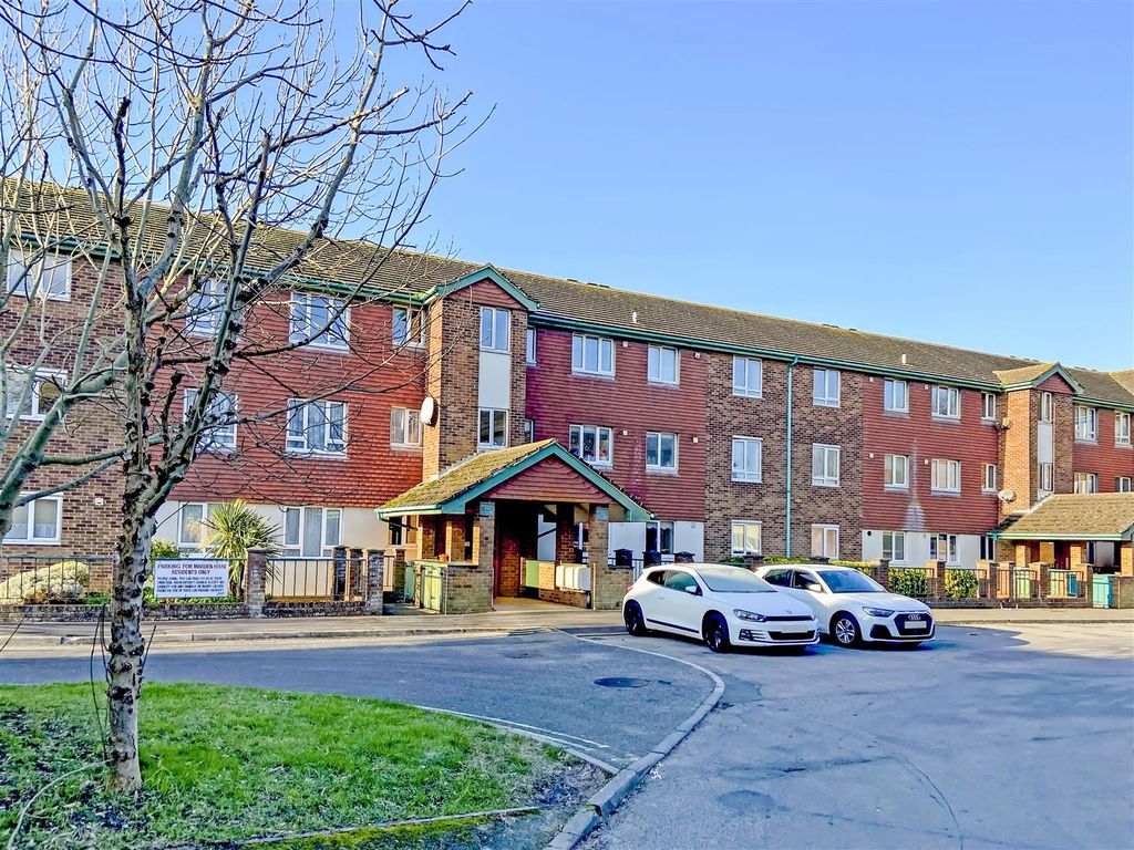 2 bed flat for sale in Highfield, Wick, Littlehampton BN17, £60,000