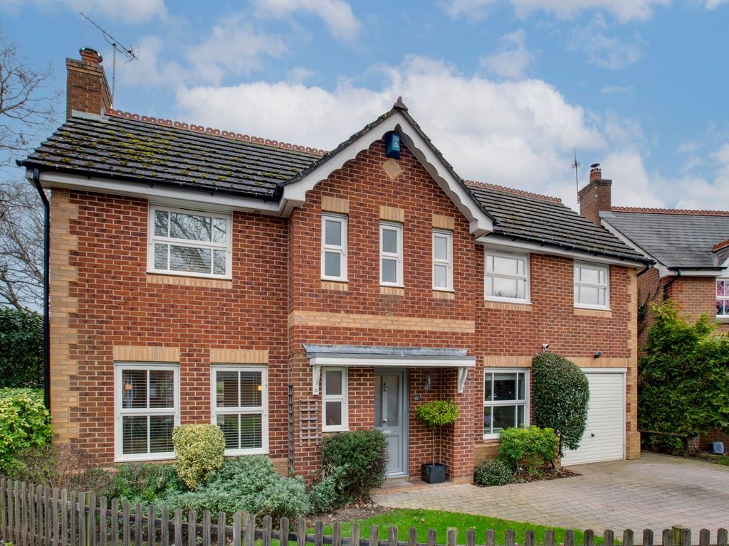 4 bed detached house for sale in Mollison Close, Woodley RG5, £795,000