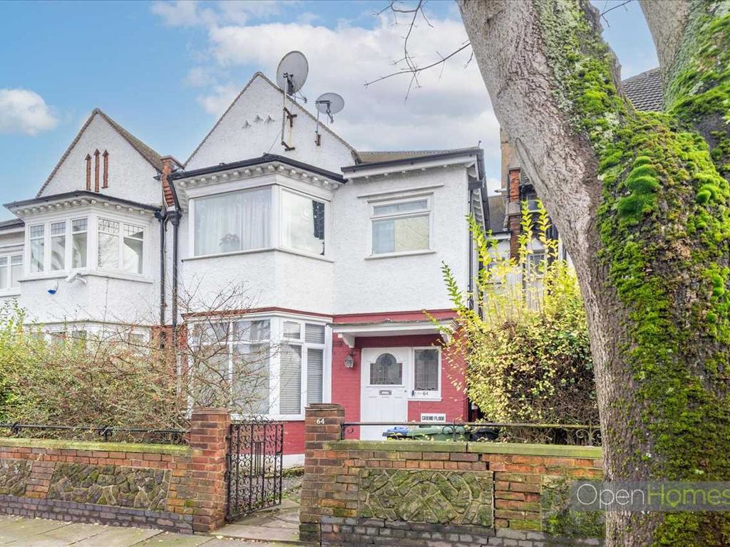 2 bed maisonette for sale in Oxgate Gardens, Cricklewood, Cricklewood NW2, £439,950