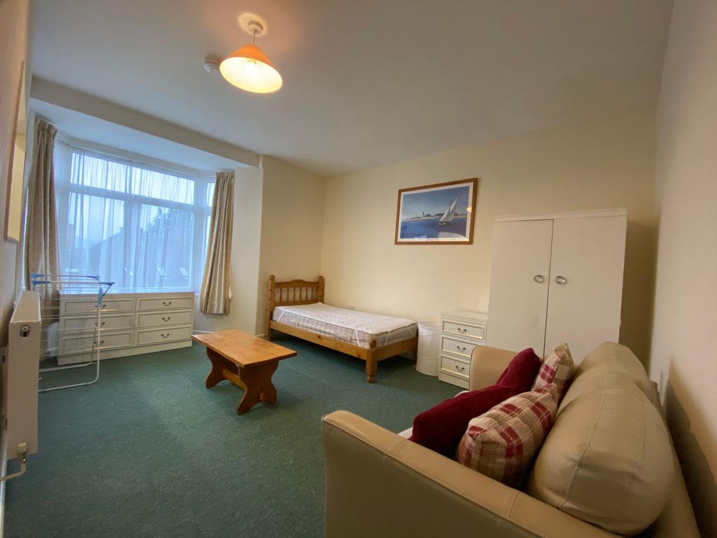 1 bed flat to rent in Flat 2, 1 Brandize Park, Okehampton EX20, £433 pcm
