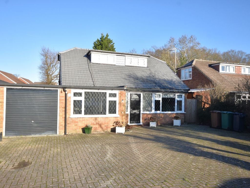 4 bed detached house for sale in Horley, Surrey RH6, £575,000