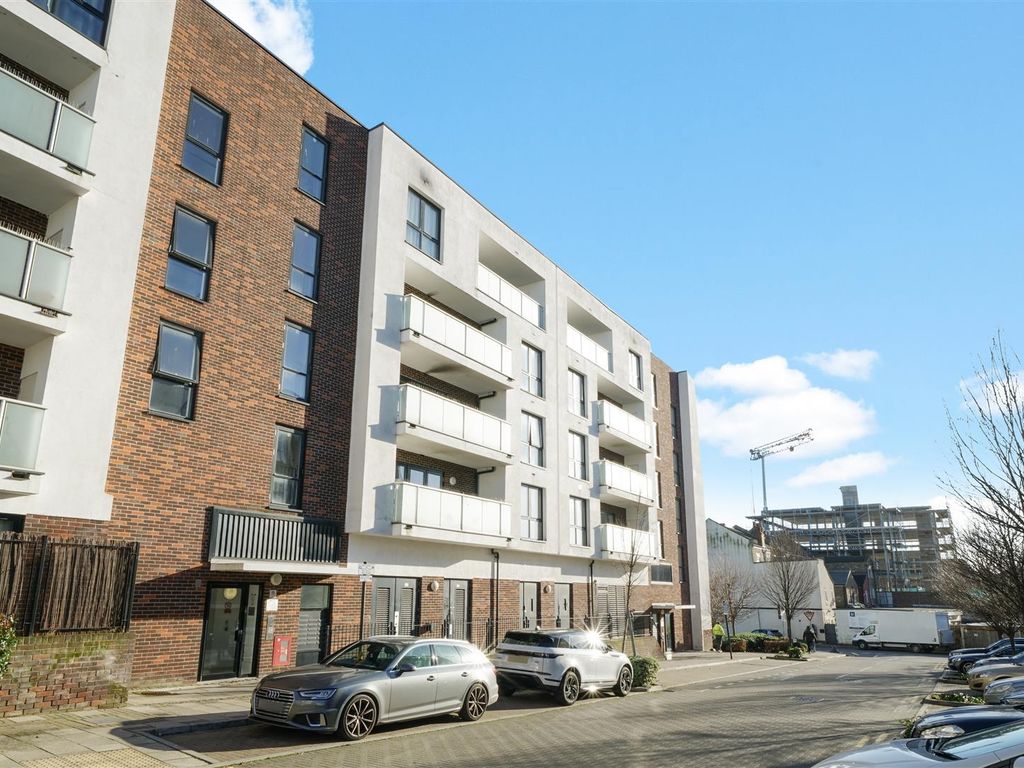 1 bed flat for sale in Williams Way, Wembley HA0, £311,000
