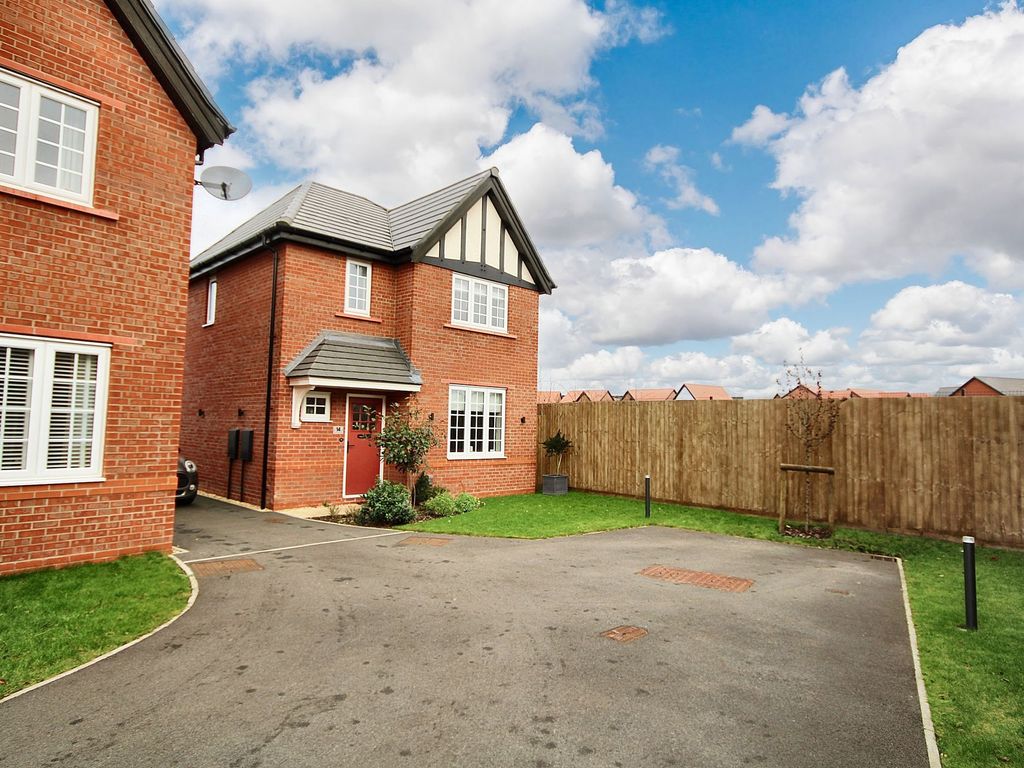 3 bed detached house for sale in Broadstone Close, Great Sankey WA5, £375,000