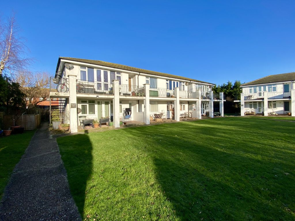 1 bed flat for sale in Farmlands Court, Farmlands Close, Polegate, East Sussex BN26, £180,000