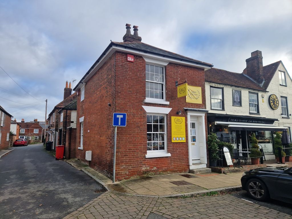 Retail premises to let in Thorn Cottage, The Square, Fareham PO17, £15,000 pa