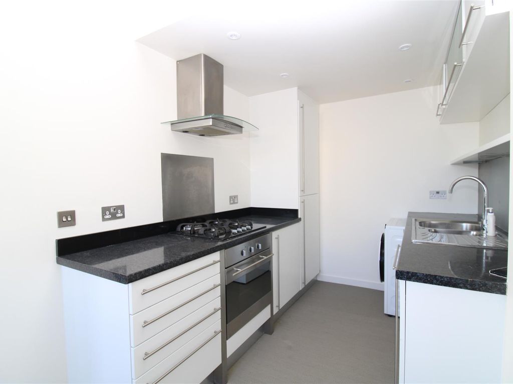 1 bed flat to rent in Medina Terrace, Hove BN3, £1,500 pcm