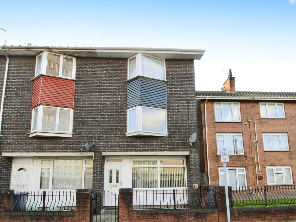 4 bed end terrace house for sale in Loudoun Square, Cardiff CF10, £285,000