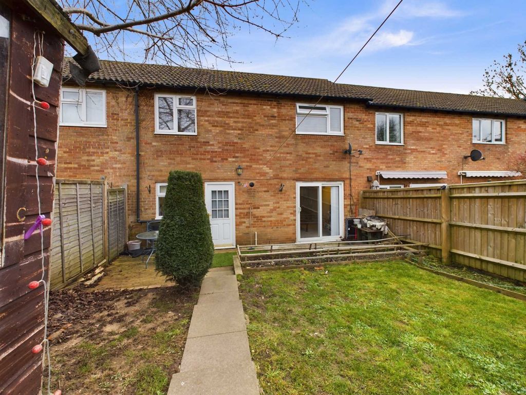 2 bed terraced house to rent in George Close, Marlow SL7, £1,595 pcm