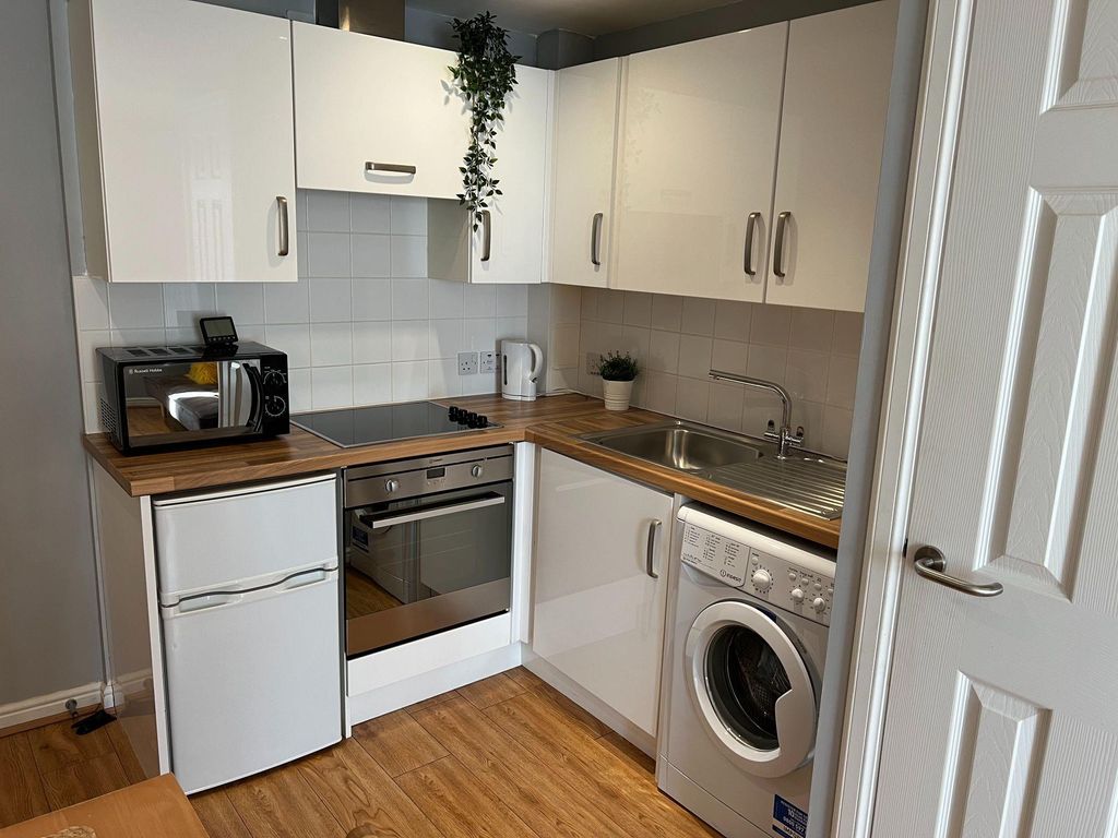 1 bed flat to rent in Trinity Street, Aberdeen AB11, £575 pcm