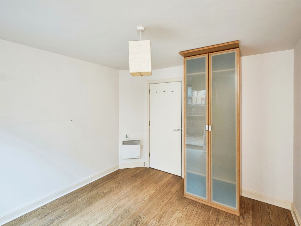 2 bed flat for sale in St. John's Walk, Birmingham B5, £130,000