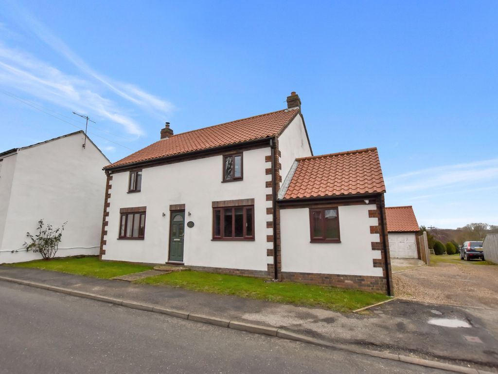 3 bed detached house for sale in Main Street, Folkton, Scarborough YO11, £450,000