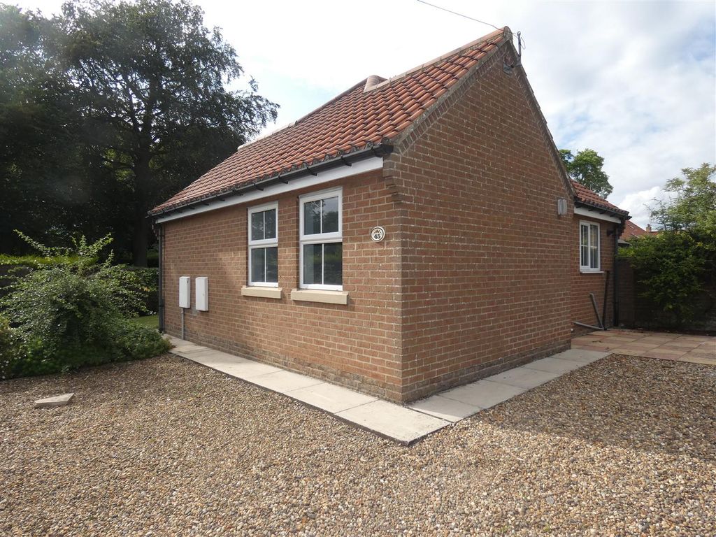 2 bed detached bungalow to rent in Pinfold, South Cave, Brough HU15, £700 pcm