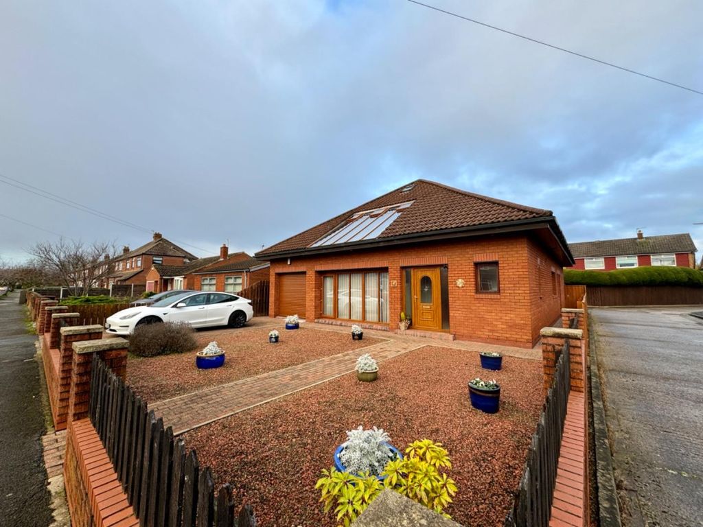 5 bed detached bungalow for sale in Clifton Avenue, Eaglescliffe, Stockton-On-Tees TS16, £425,000