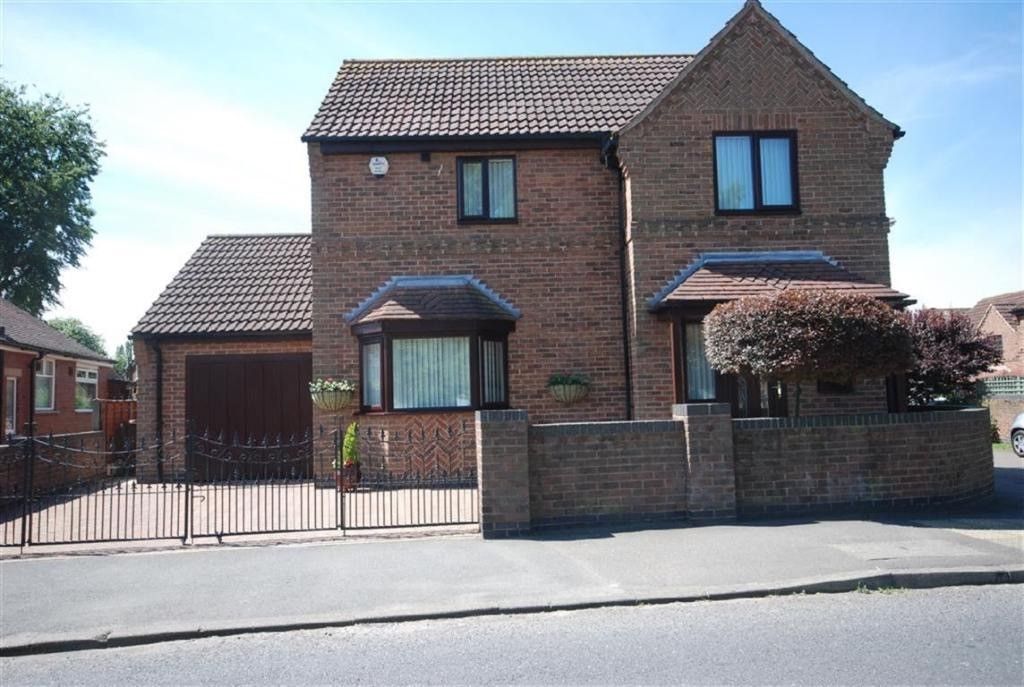 3 bed detached house for sale in High Street, Epworth, Doncaster DN9, £285,000