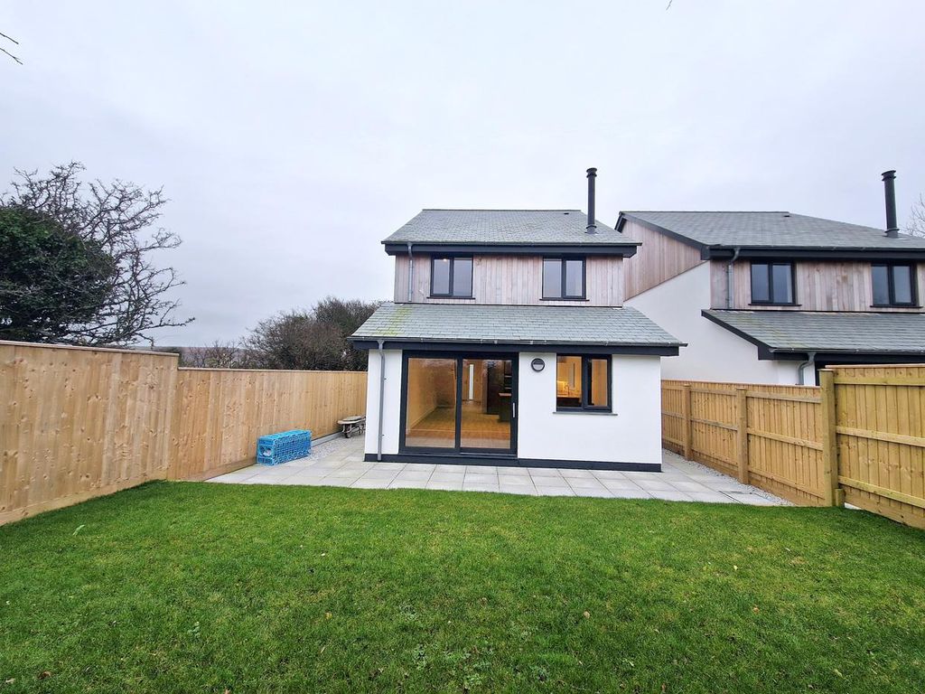 4 bed detached house for sale in Crowntown, Helston TR13, £450,000