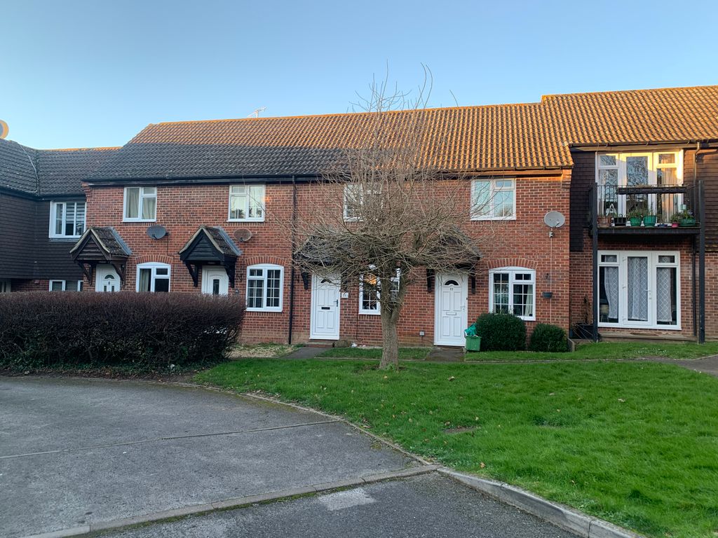 1 bed terraced house for sale in Freemans Close, Hungerford RG17, £220,000