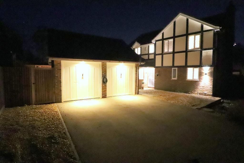 4 bed detached house for sale in Washbrook Close, Barton Le Clay, Bedfordshire MK45, £600,000