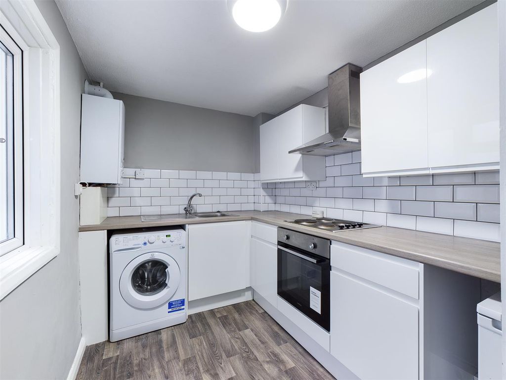 2 bed flat to rent in Broad Street, Brighton BN2, £1,595 pcm