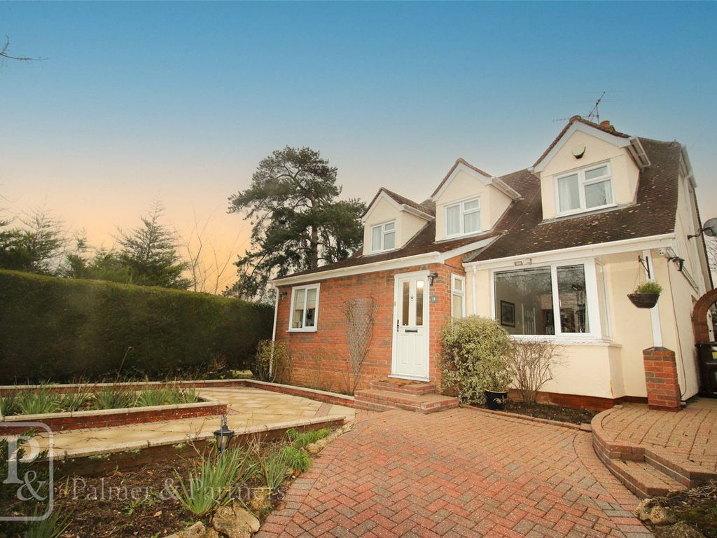 4 bed detached house to rent in Glen Avenue, Colchester, Essex CO3, £2,200 pcm