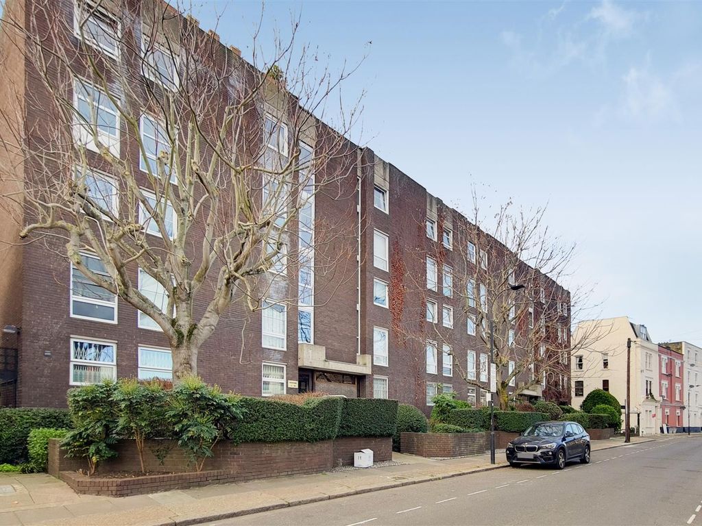 2 bed flat for sale in Holyport Road, London SW6, £800,000