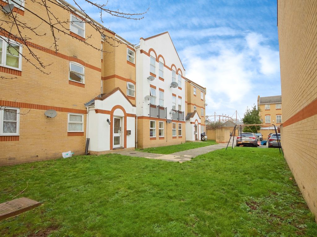 1 bed flat for sale in Angelica Drive, Beckton, London E6, £230,000