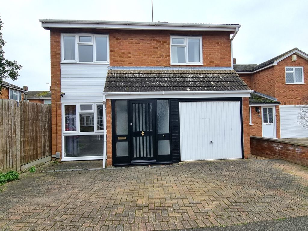 4 bed detached house to rent in St. Johns Road, Arlesey SG15, £1,650 pcm