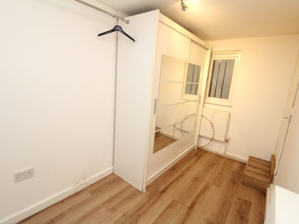 2 bed flat to rent in Eltham High Street, London SE9, £1,650 pcm