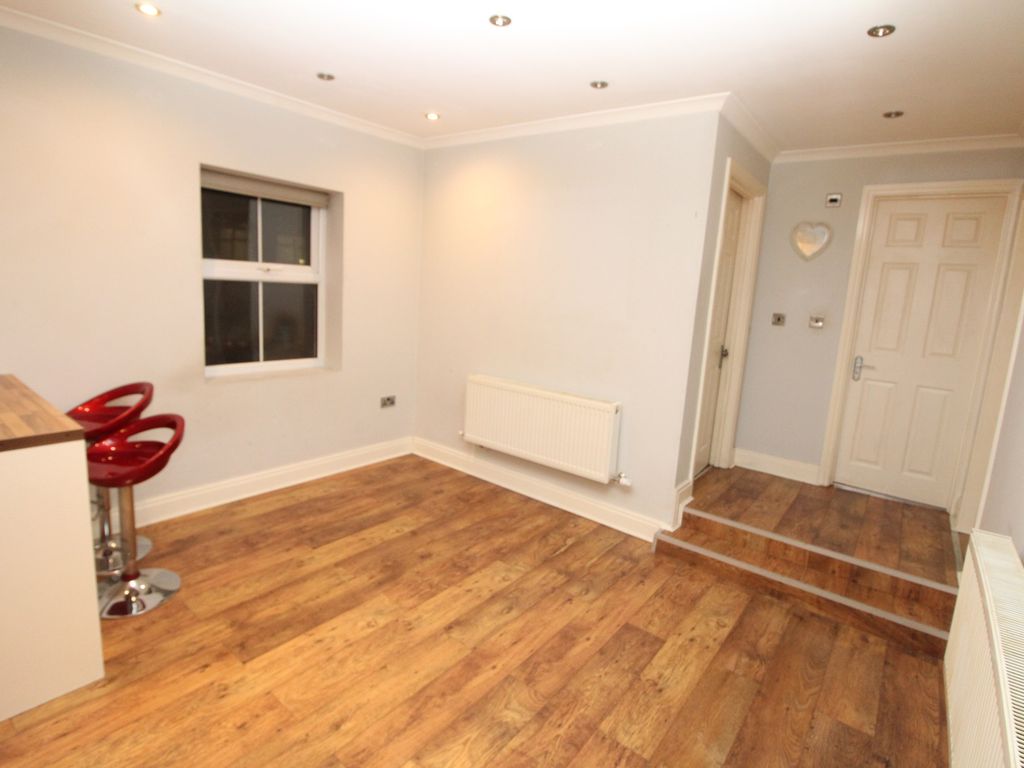 2 bed flat to rent in Eltham High Street, London SE9, £1,650 pcm