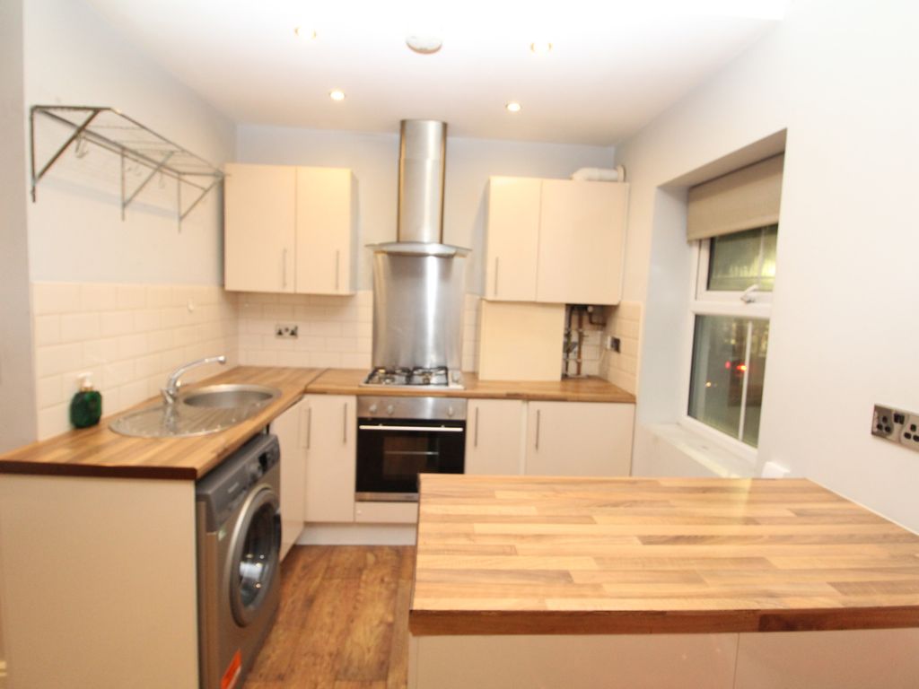 2 bed flat to rent in Eltham High Street, London SE9, £1,650 pcm