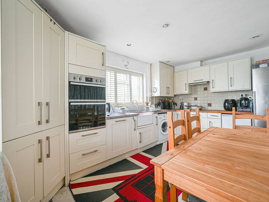 4 bed end terrace house for sale in Crescent Way, North Finchley, London N12, £750,000