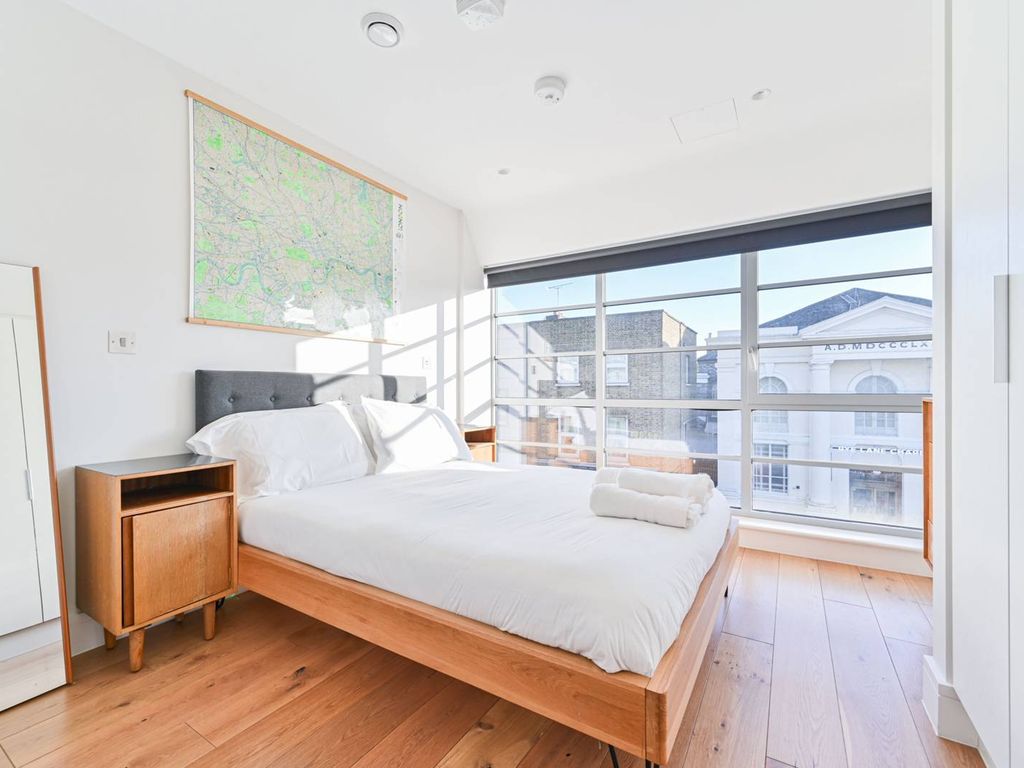 1 bed flat for sale in Highshore Road, Peckham, London SE15, £330,000