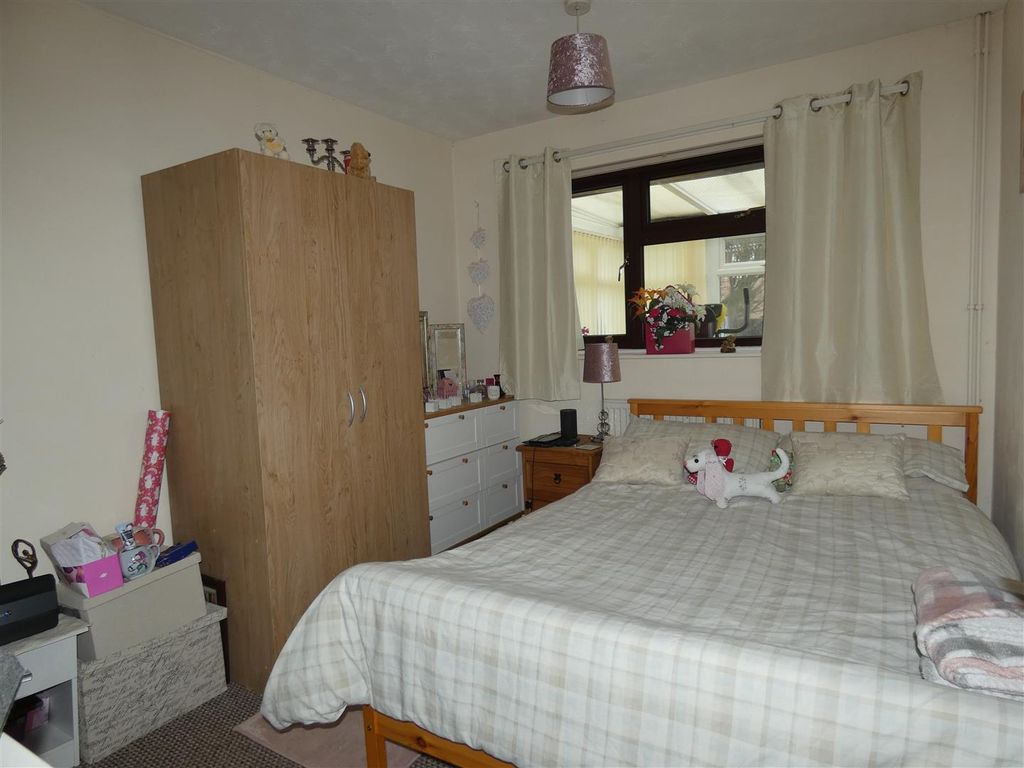 2 bed bungalow for sale in Earls Court, Stretton, Burton-On-Trent DE13, £159,950