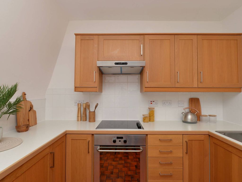 2 bed flat for sale in Dreghorn Loan, Colinton, Edinburgh EH13, £330,000