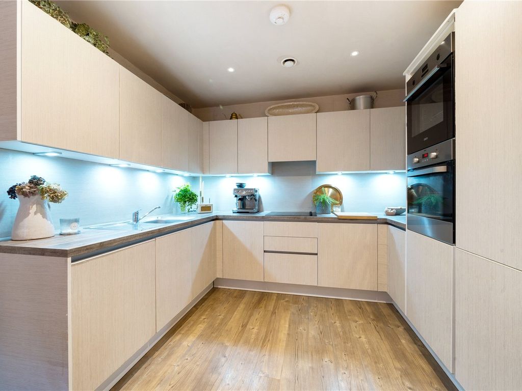 4 bed terraced house for sale in Shipbuilding Way, London E13, £665,000