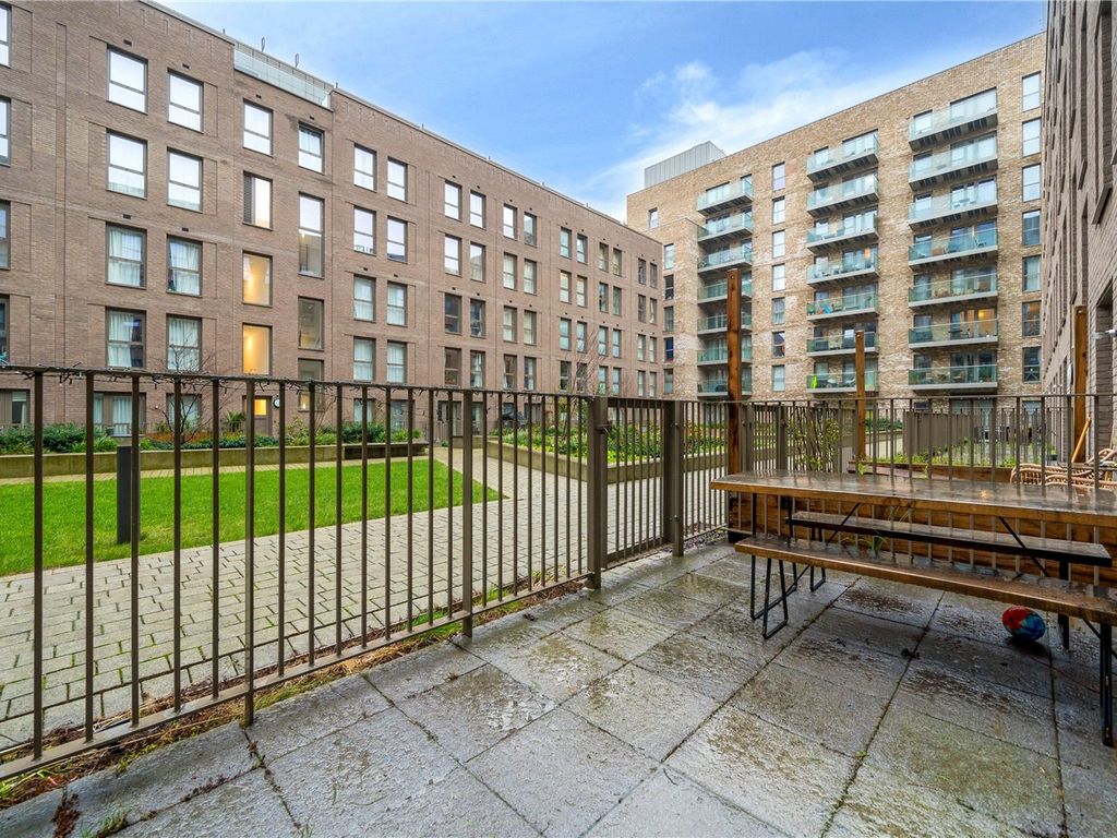 4 bed terraced house for sale in Shipbuilding Way, London E13, £665,000