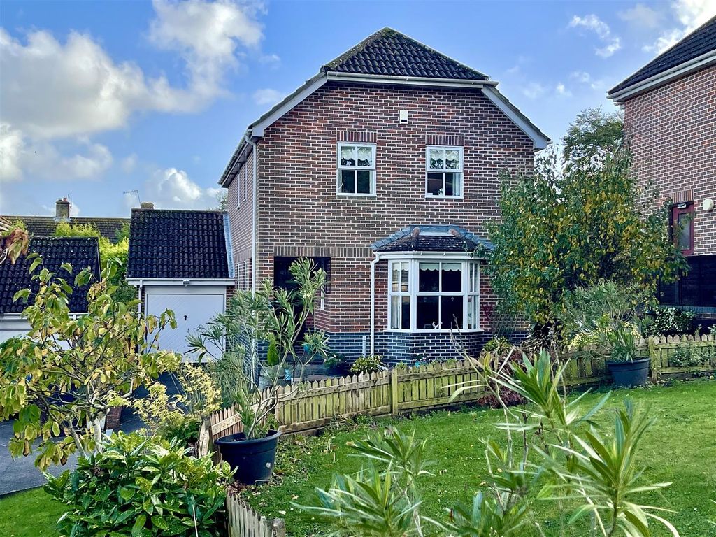 4 bed detached house for sale in Beacon Hill, Bexhill-On-Sea TN39, £415,000