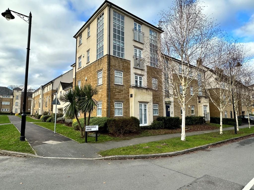 2 bed flat to rent in Kingsdale Drive, Menston, Ilkley LS29, £895 pcm