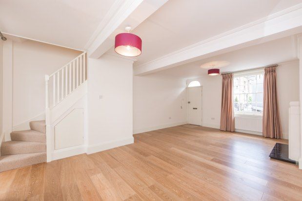 2 bed property to rent in Upper Cheyne Row, London SW3, £3,900 pcm