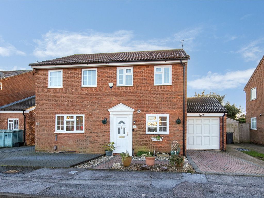 2 bed semi-detached house for sale in Barnston Close, Luton, Bedfordshire LU2, £315,000